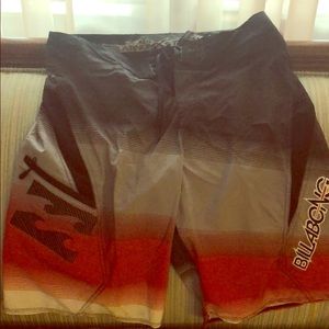 Men’s Billabong bathing suit